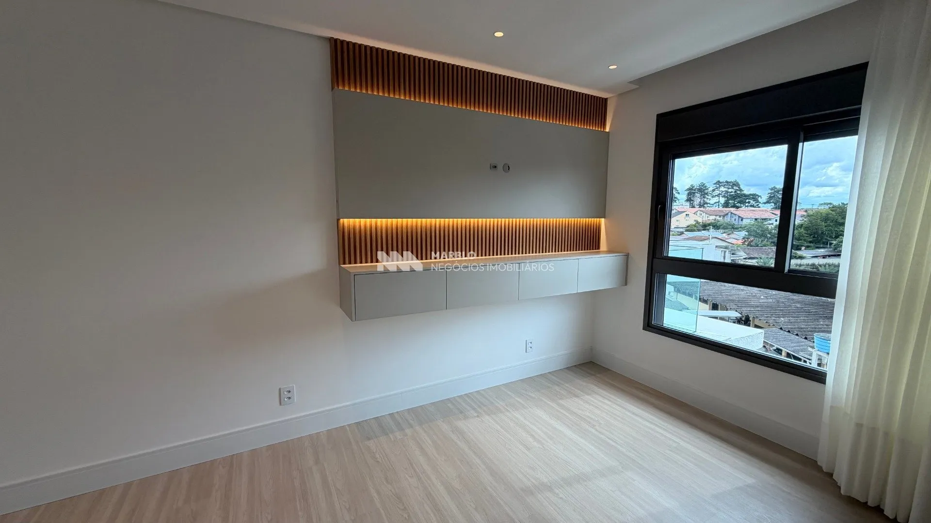 Apartment on the 5th floor with floor-to-ceiling windows — photo 41