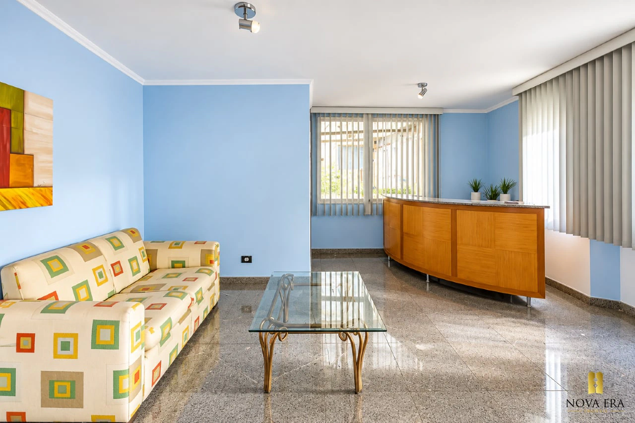 Glass-enclosed balcony in a 3-bedroom apartment, 124 m² — photo 22