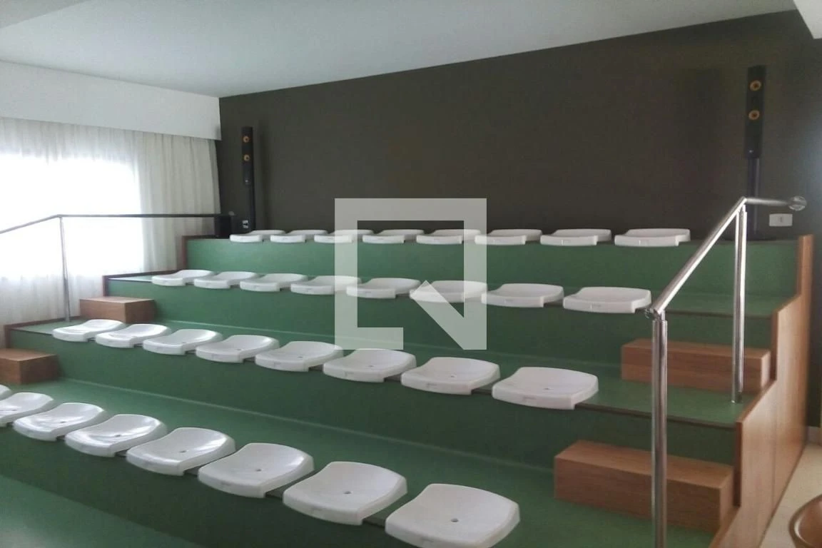 Apartamento de 89 m² com janelas do piso ao teto e closet — photo 85