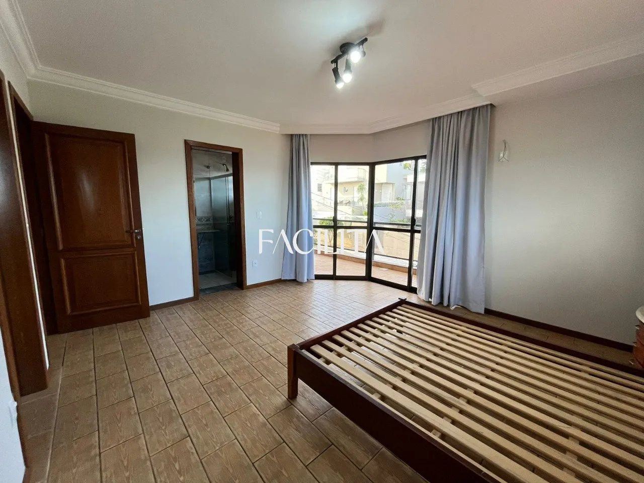 Furnished 456 m² house with 3 en-suite bedrooms and pool — photo 92