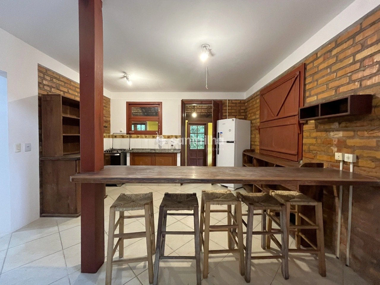 4-bedroom house with a garden — photo 8