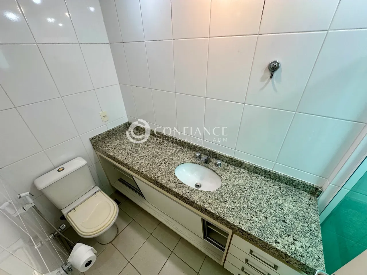 2-bedroom apartment with 2 bathrooms and a balcony — photo 16