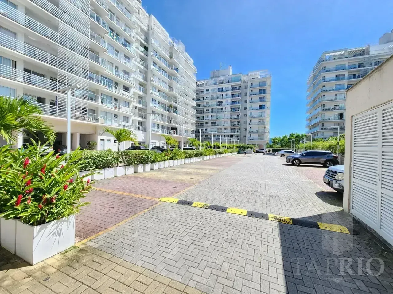 Furnished penthouse with 3 bedrooms and 3 baths — photo 37