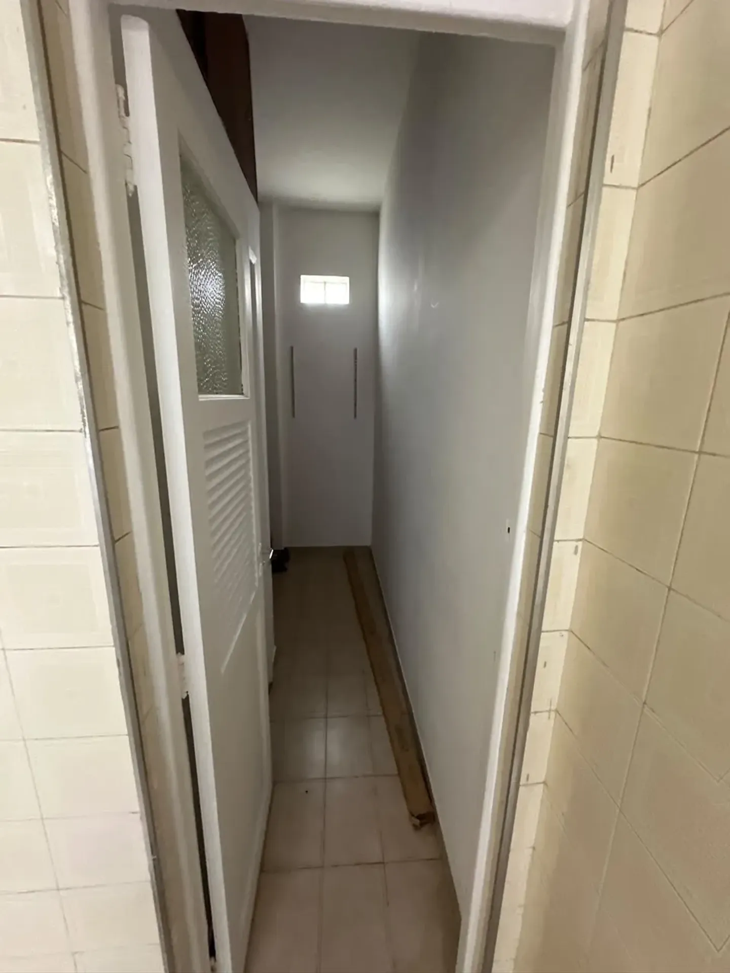 Wood or laminate floors in a 2-bedroom apartment, 72 m² — photo 20