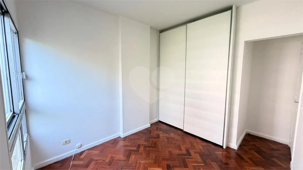 Wood or laminate floors in a 3-bedroom apartment, 91 m² — photo 11