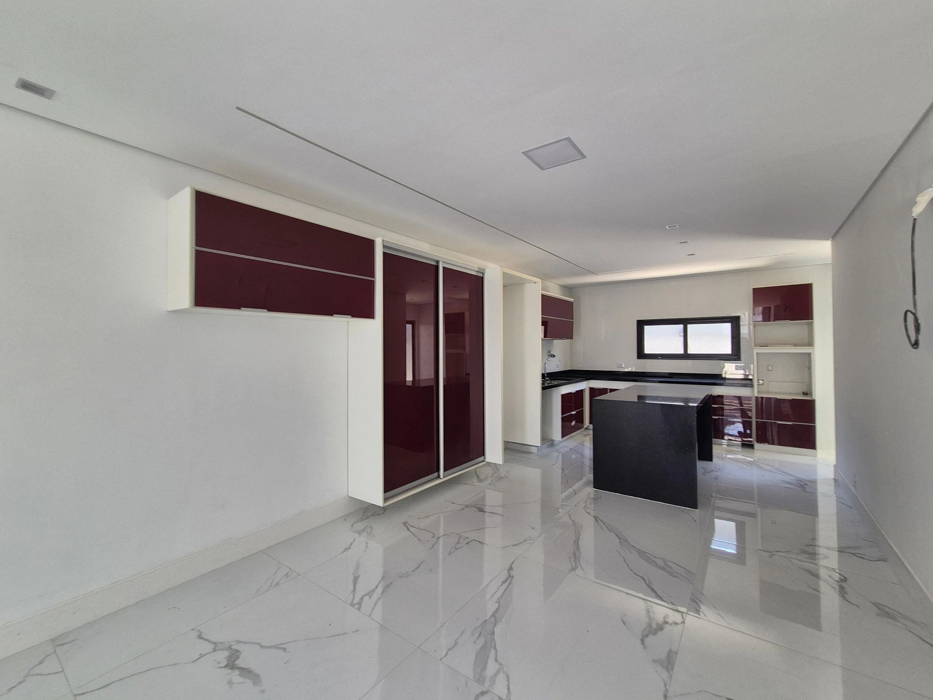 Ventanales de piso a techo y 5 dormitorios: casa de 403 m² — photo 26