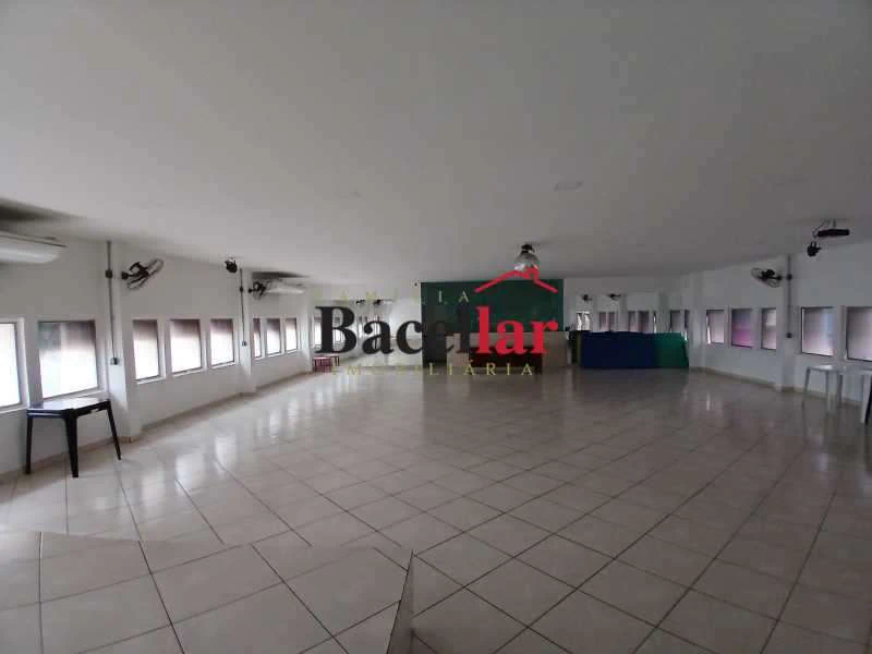Furnished apartment with 2 bedrooms and 1 glass shower — photo 26