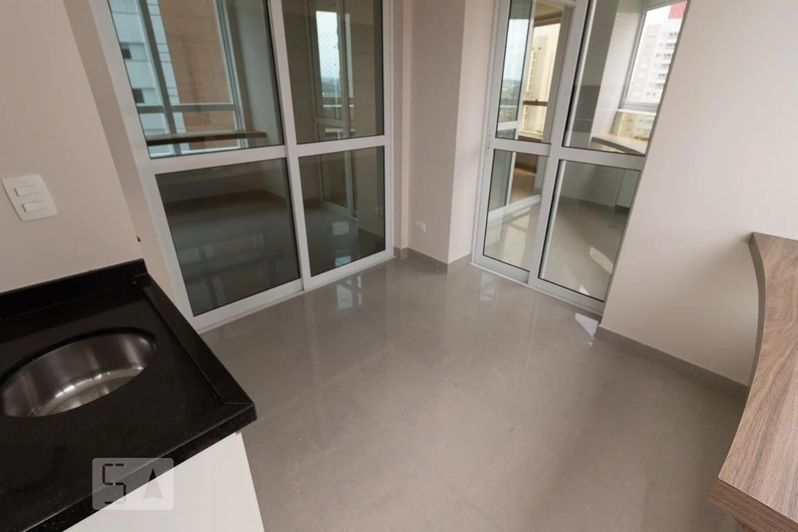 Bathtub in a 4-bedroom apartment, 255 m² — photo 22