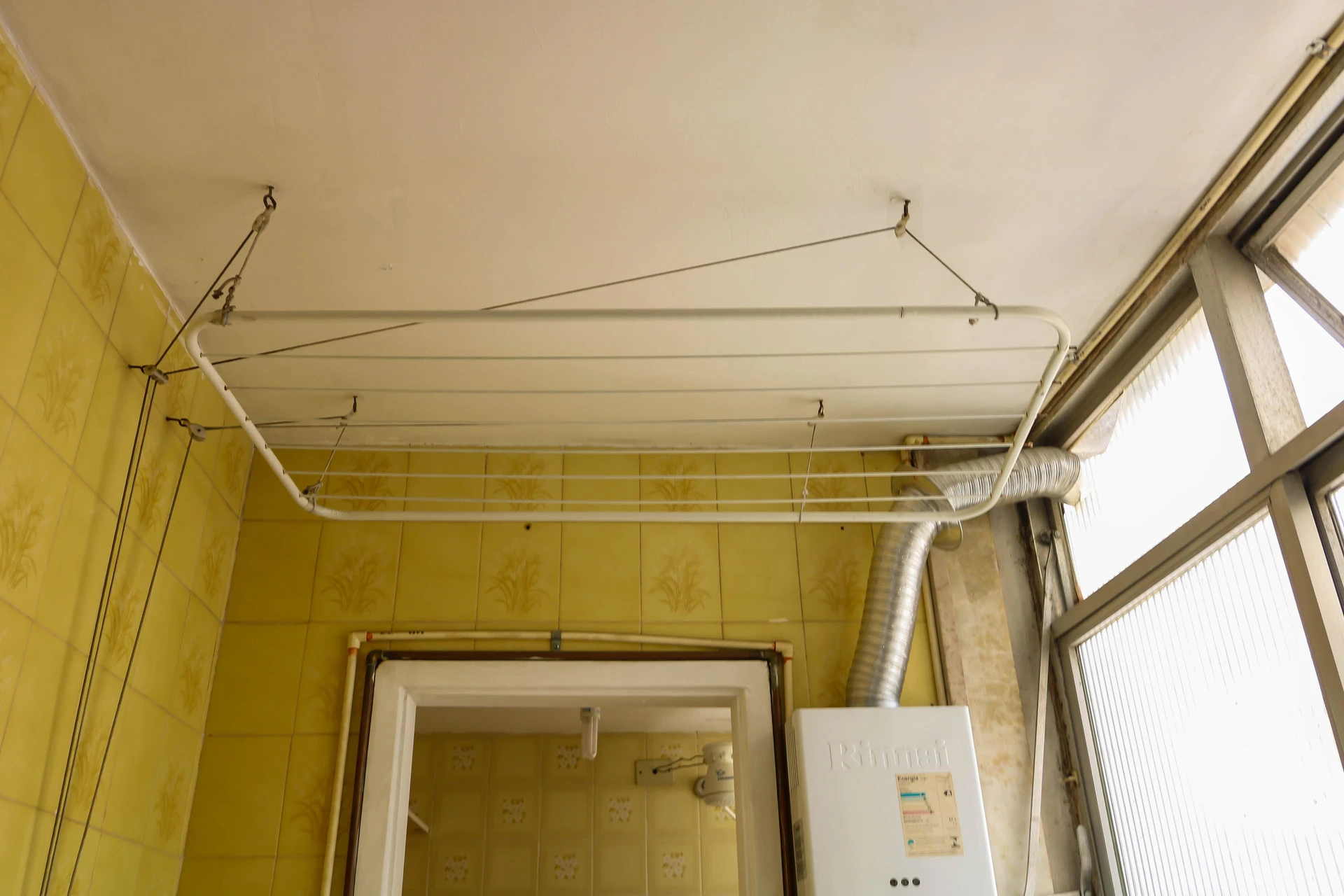 Apartment with 2 bedrooms and an enclosed glass balcony — photo 20