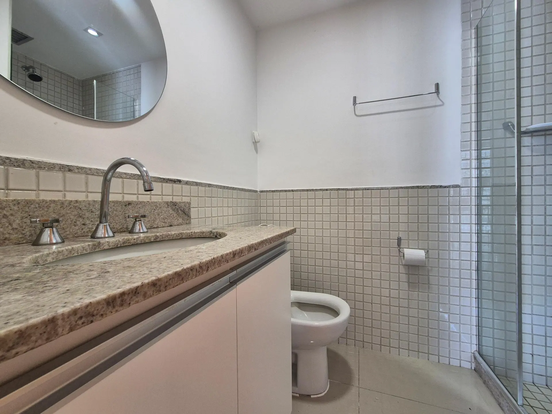 3-bedroom apartment with balcony and open-plan kitchen — photo 21