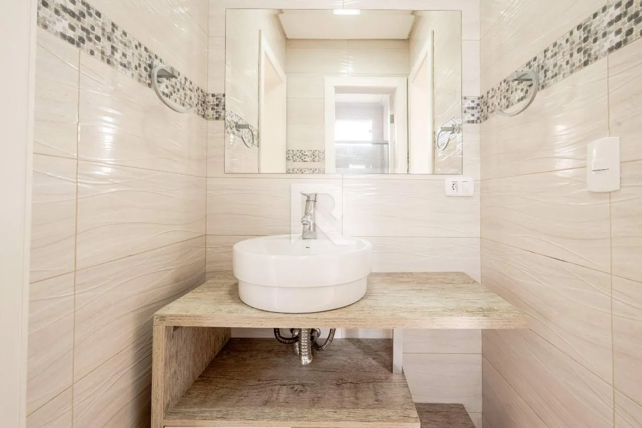 Furnished house with 4 en-suite rooms and 709 m² — photo 47