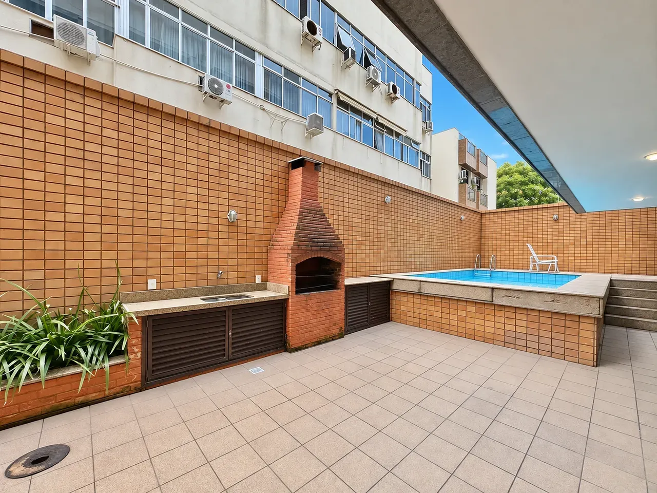 Furnished apartment, 268 m², with a water view — photo 9