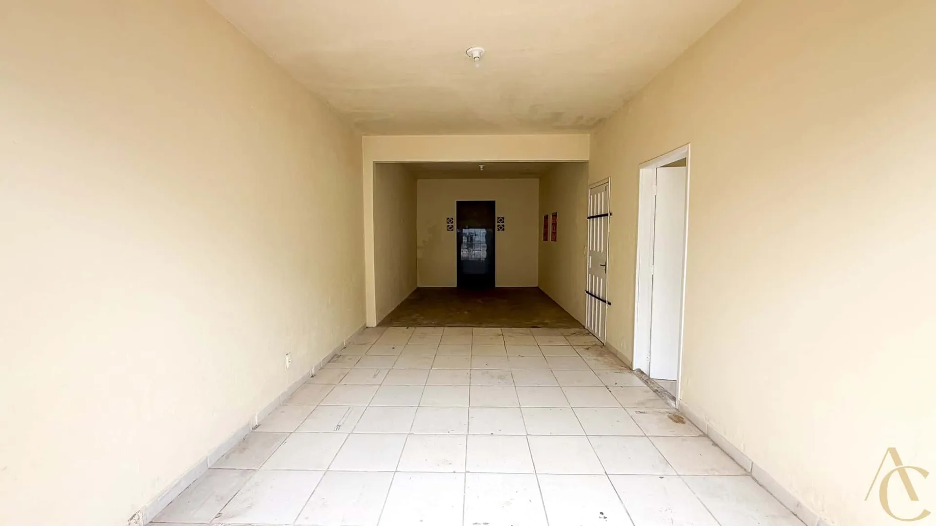 Casa residencial com 4 quartos e 1 banheiro, 263 m² — photo 36