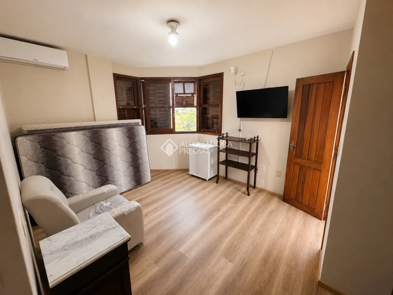 House with 5 bedrooms and 2 en-suites plus 2 parking — photo 10