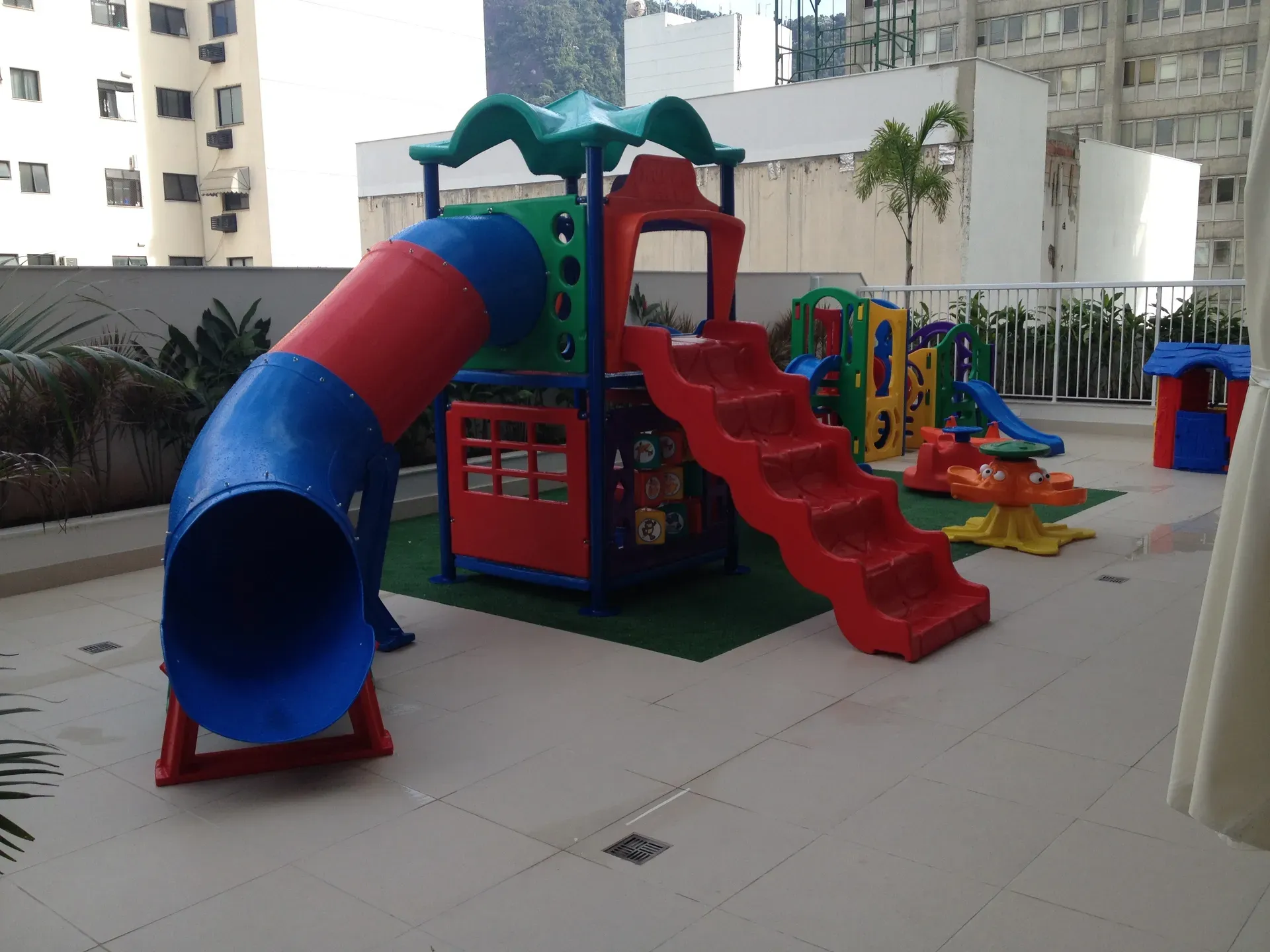 107 m² apartment with 4 bedrooms and 2 parking spaces — photo 30