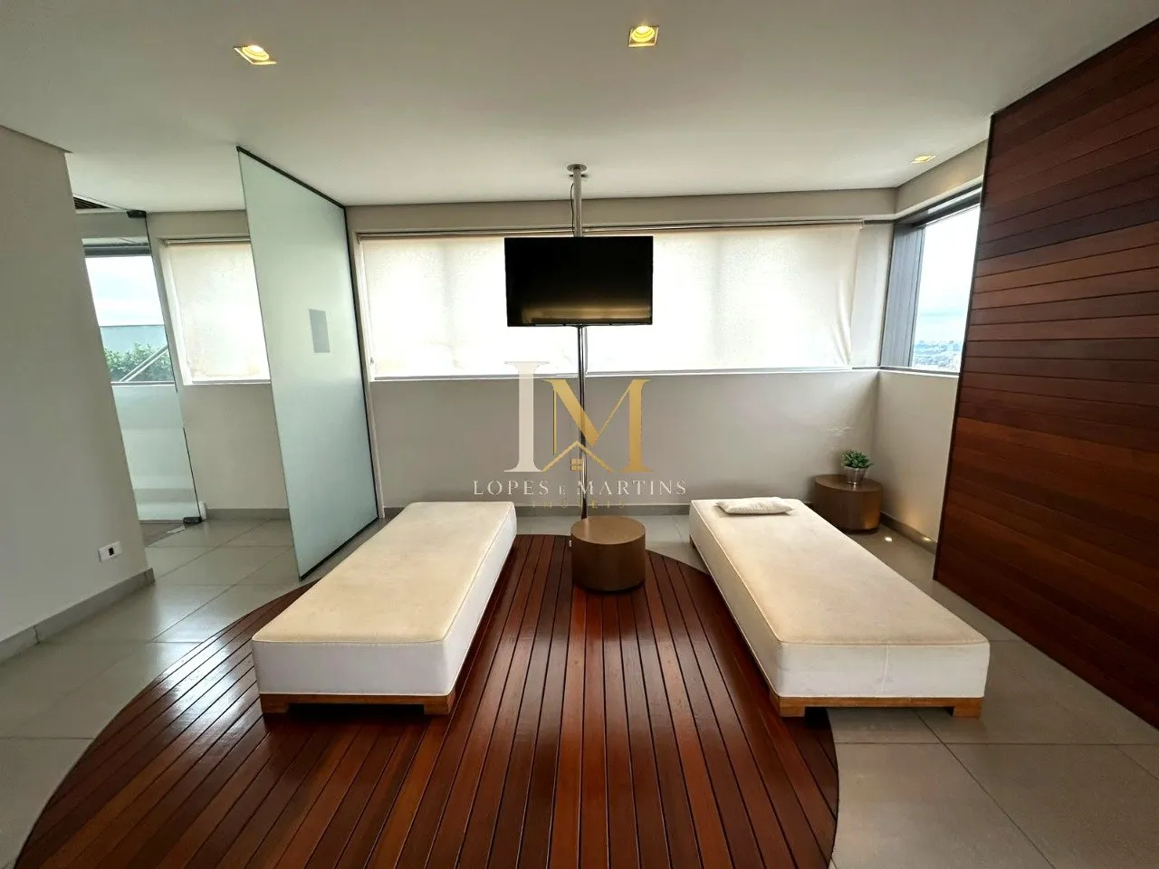 One-bedroom apartment in a building with a gym — photo 42