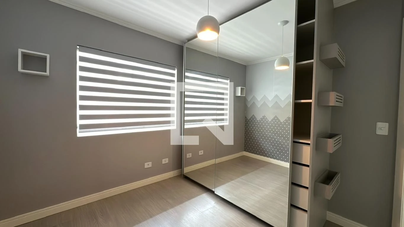 3-bedroom house with a glass-enclosed balcony in Curitiba — photo 14