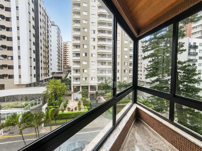 Departamento de 4 dormitorios con ventanales de piso a techo — photo 24