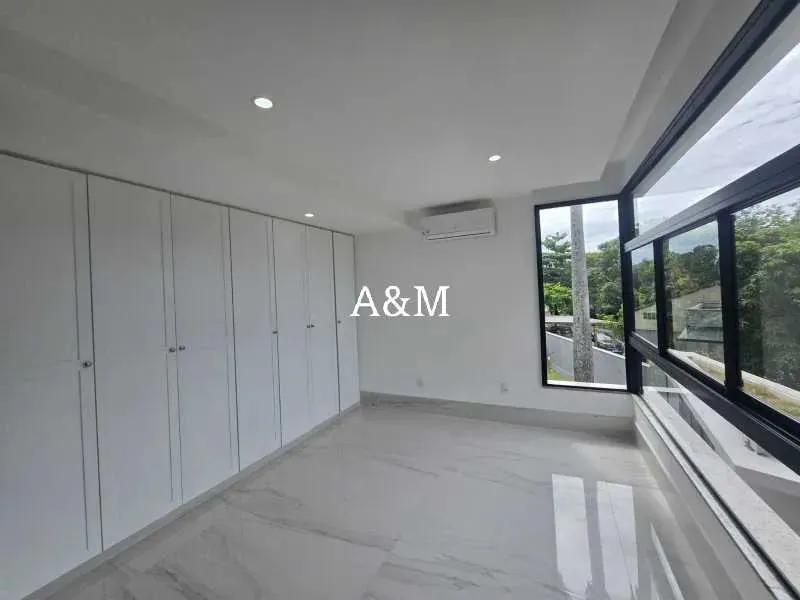 Casa com 4 quartos e 5 banheiros, 4 vagas — photo 15
