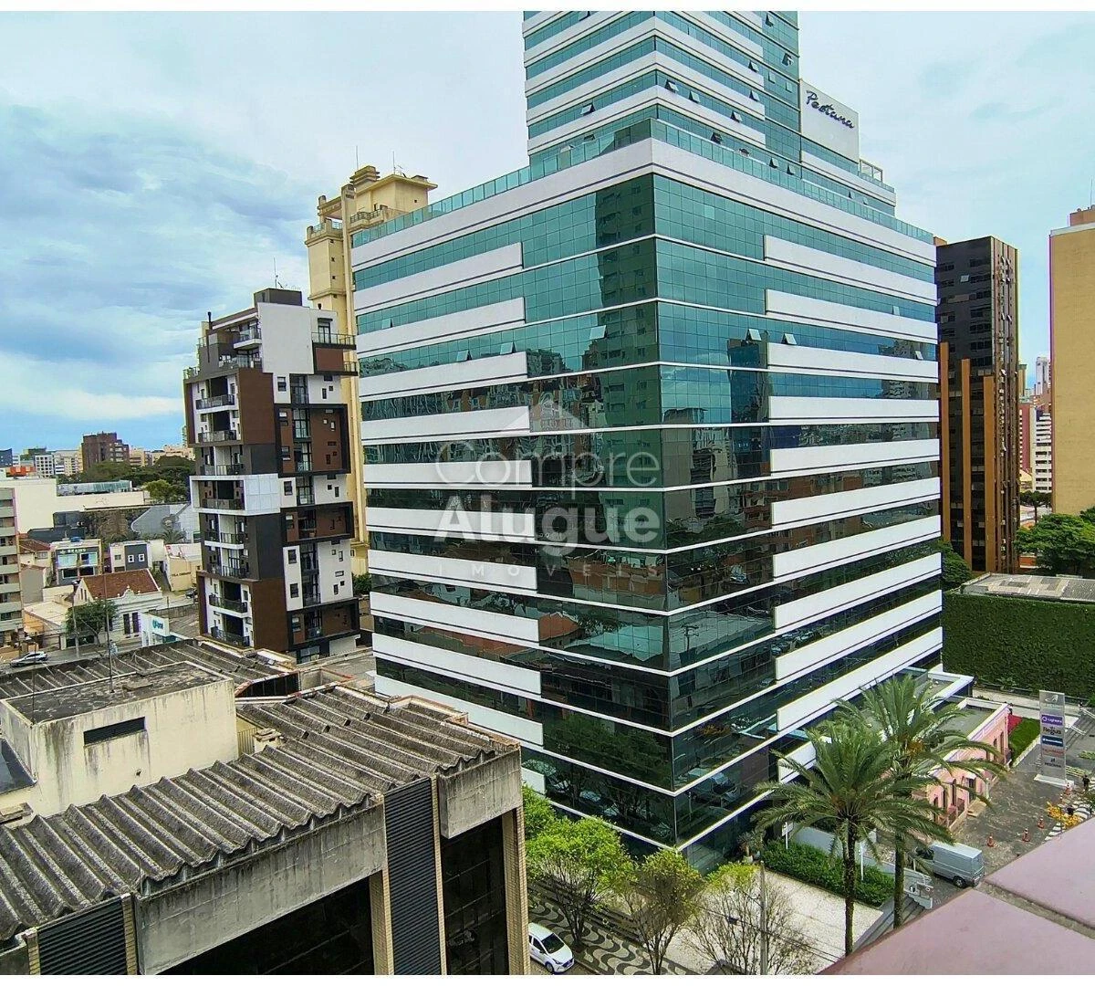 Glass-enclosed balcony in a one-bedroom apartment, 53 m² — photo 15