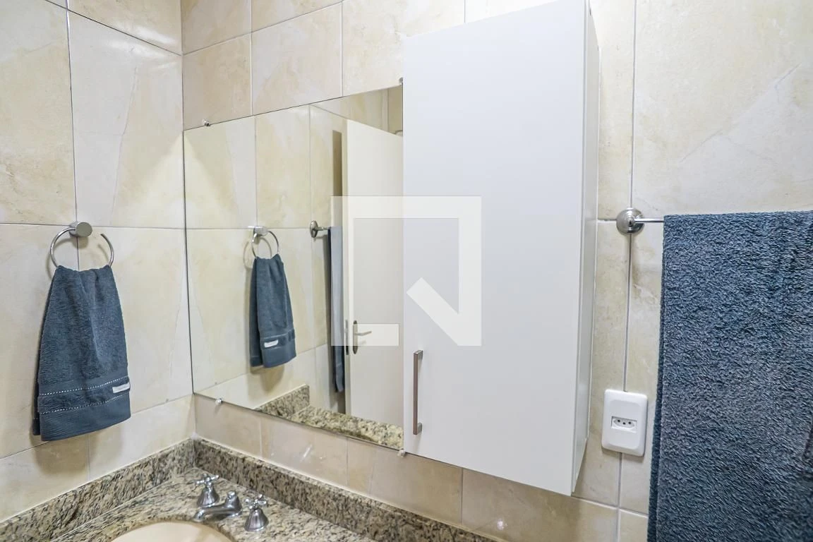 Furnished apartment with private garden and 2 bedrooms — photo 26