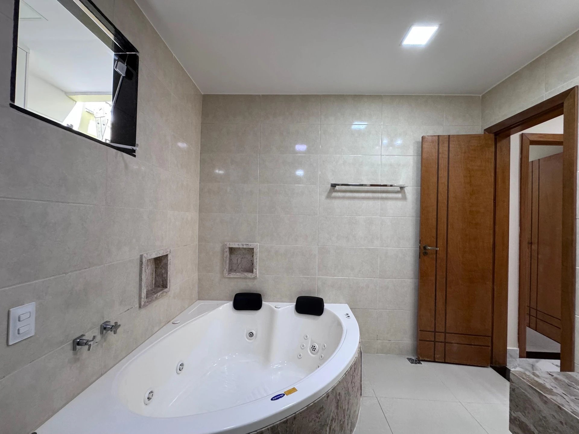 Apartamento amueblado de 4 dormitorios con jardín privado — photo 14