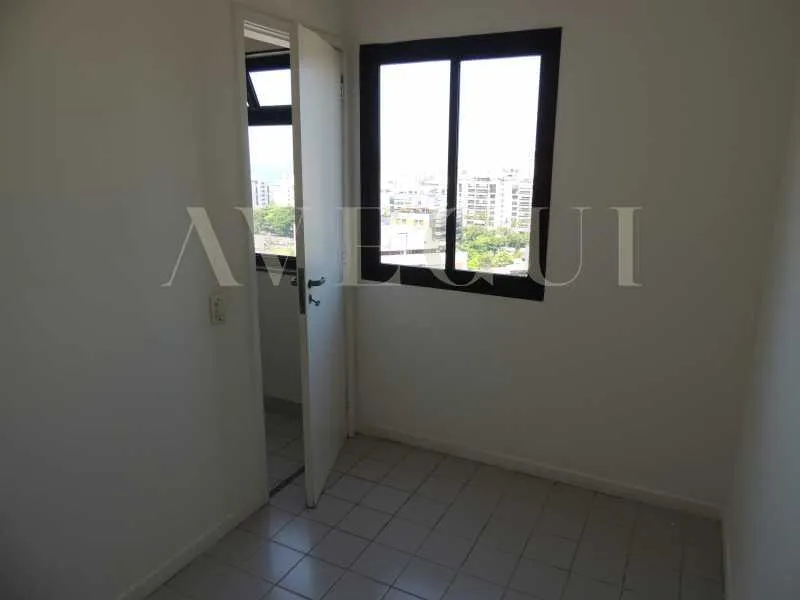 2-bedroom apartment with a water view — photo 22