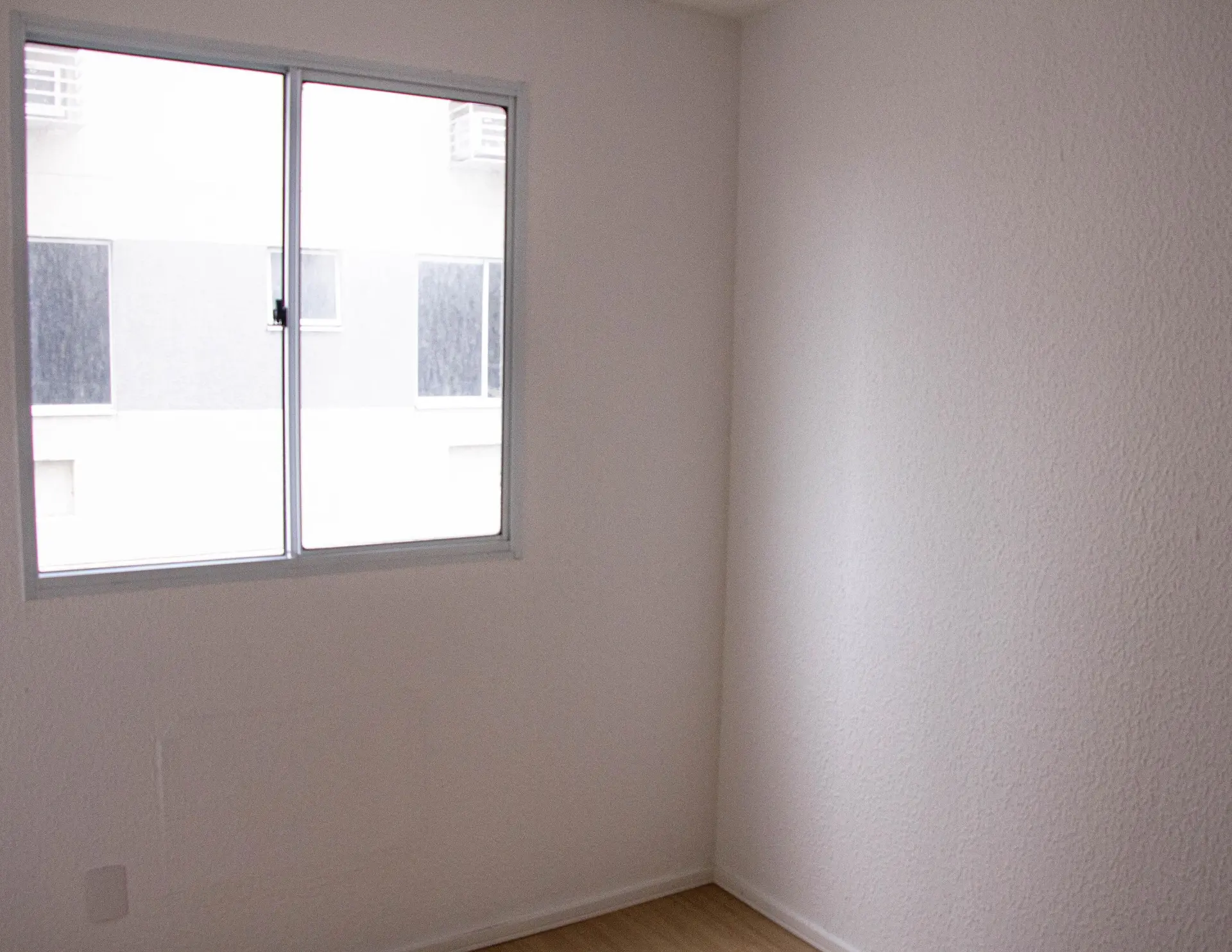 2-bedroom apartment with 1 bathroom and wood floors — photo 11