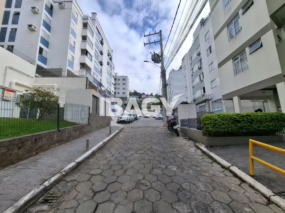 Apartamento amueblado de 2 dormitorios, 75 m² y garaje — photo 24