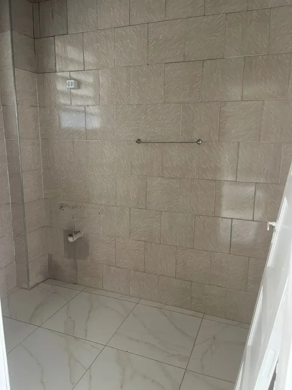Квартира з 2 спальнями, 1 ванною та місцем для авто — photo 11
