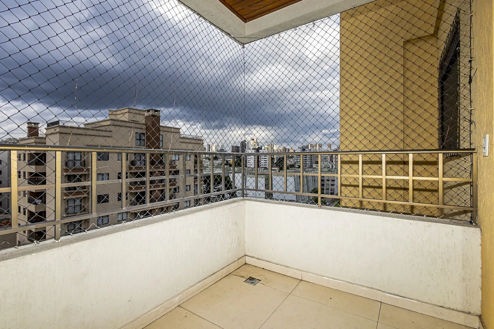 Квартира с балконом 136 м² и 3 спальнями — photo 30