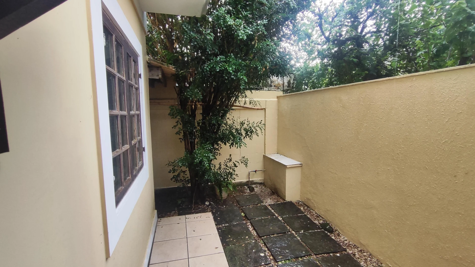 House with 3 bedrooms, 1 en-suite and 4 bathrooms — photo 24