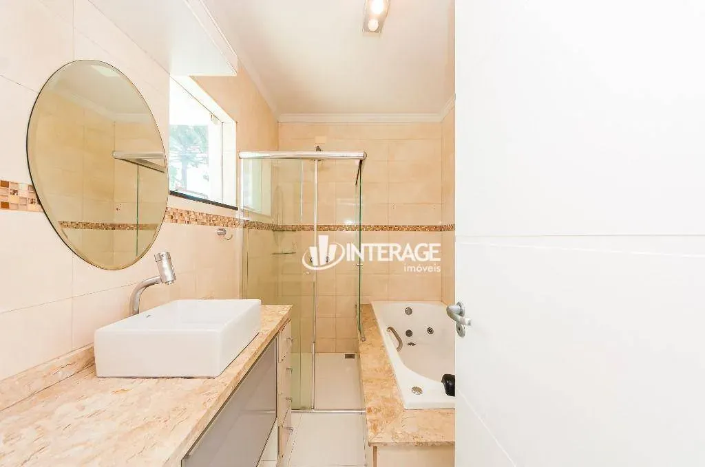 House with 3 bedrooms and a private garden — photo 23