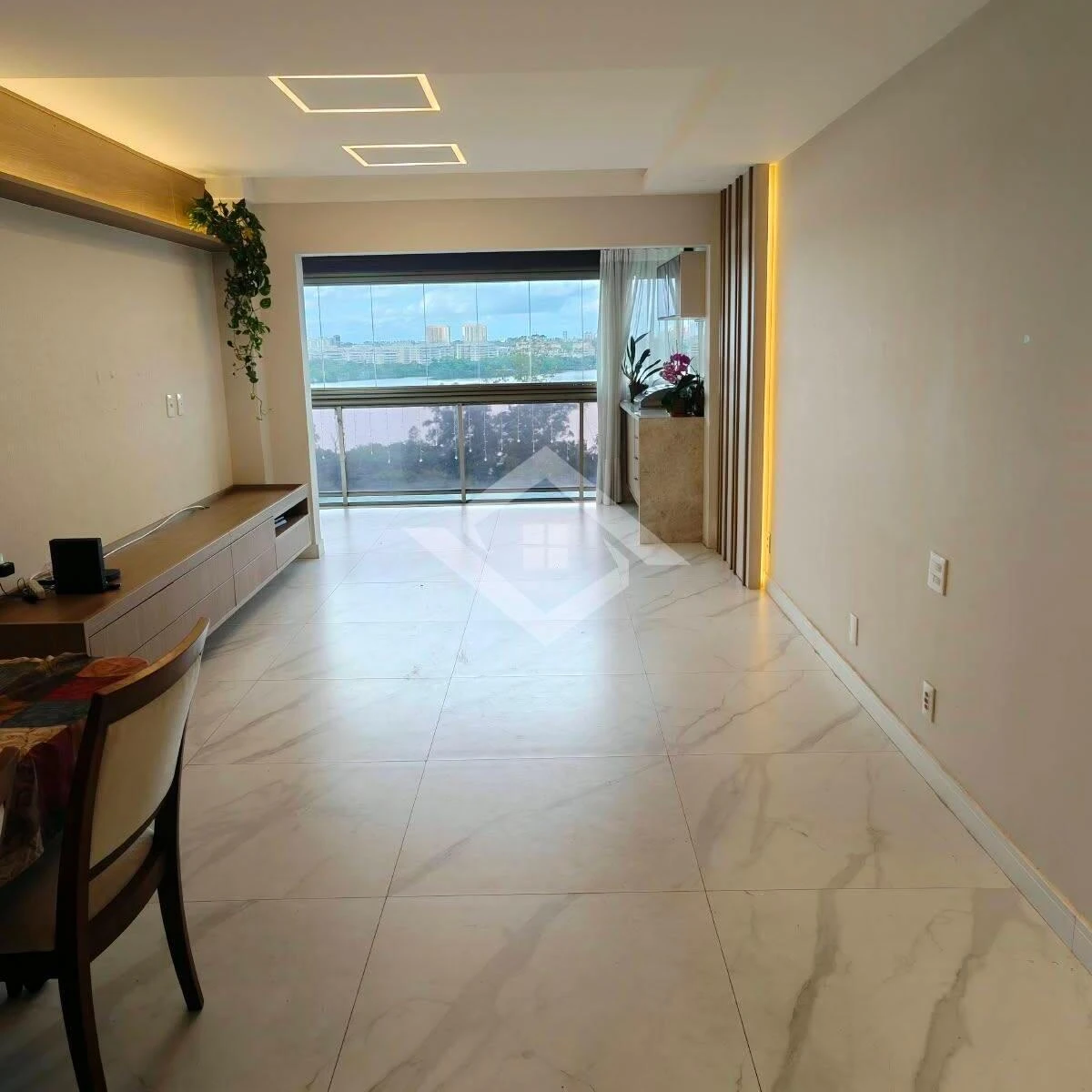 4-bedroom apartment with glassed-in balcony — photo 5