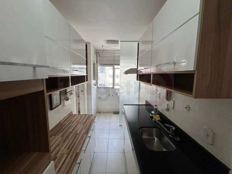 2-bedroom apartment with wood or laminate floors — photo 2