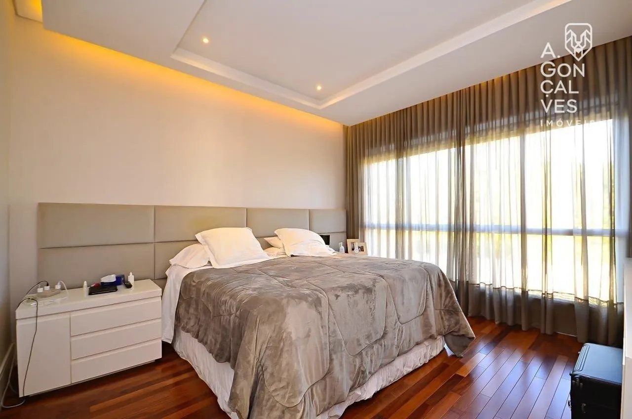 668 m² house with 4 en-suite bedrooms and private garden — photo 20