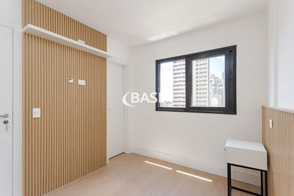 Glass-enclosed balcony in a 3-bedroom apartment, 80 m² — photo 34