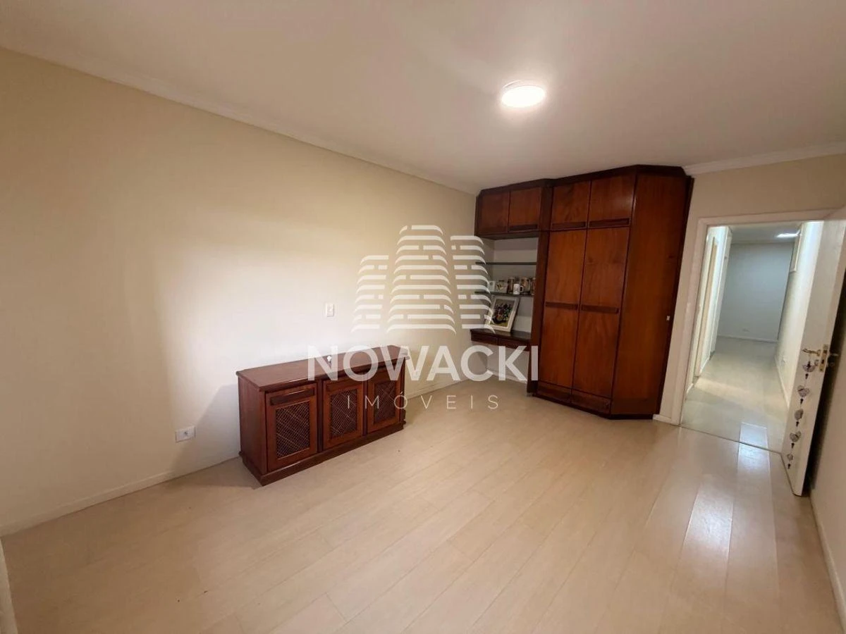 318 m² house with a bathtub and a home office — photo 18