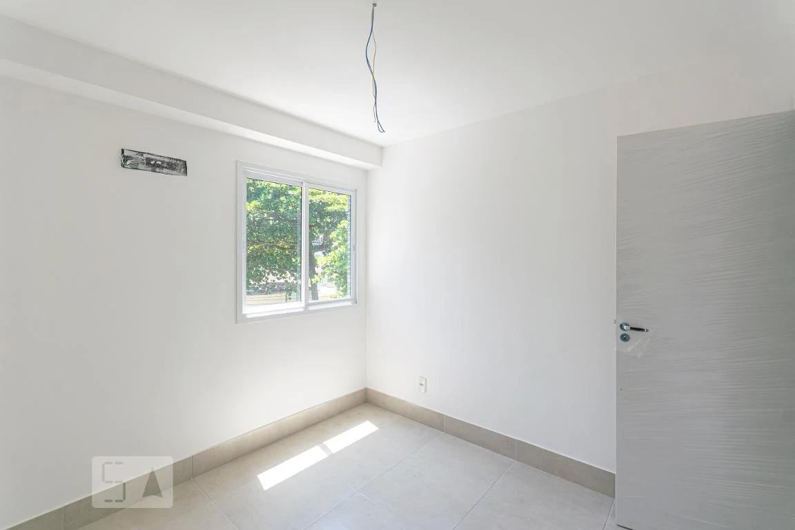 Balcony with a grill in a 2-bedroom apartment, 60 m² — photo 19