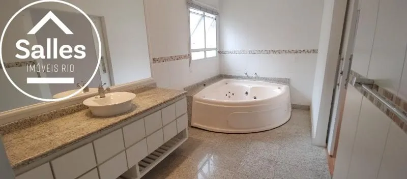 Casa sem mobília com 4 quartos, 5 banheiros e varanda — photo 24