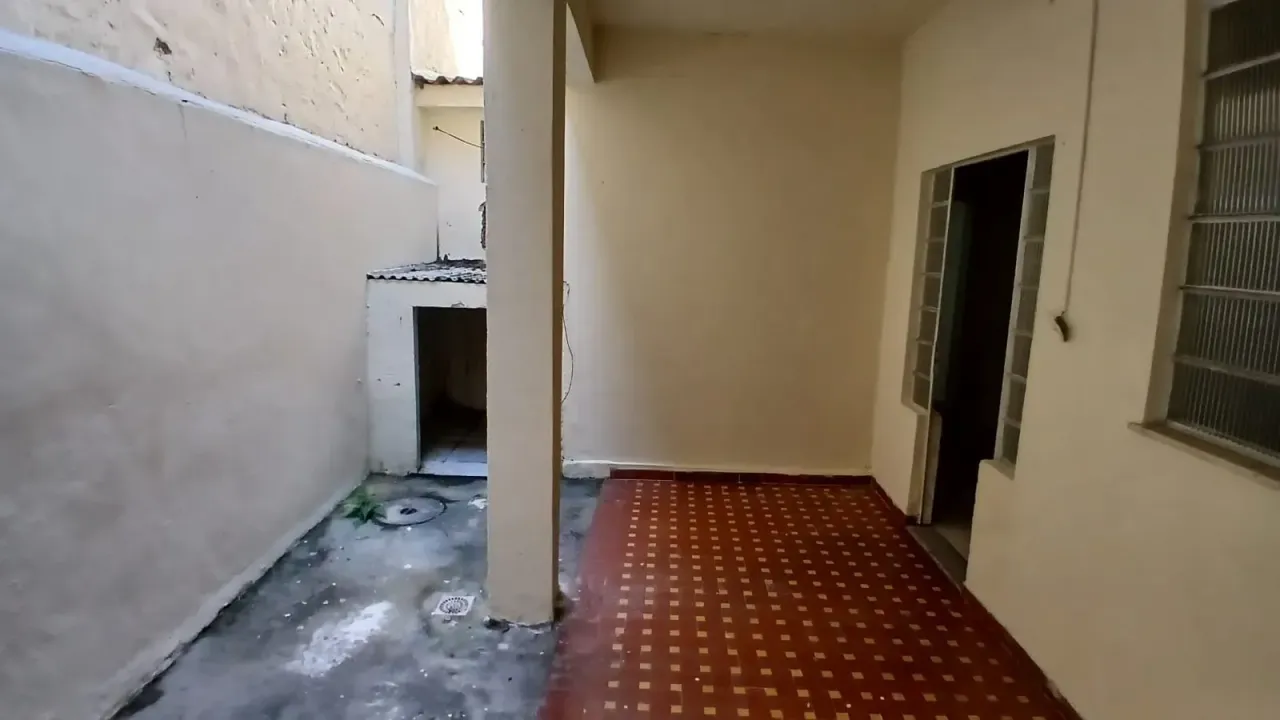 Unfurnished 2-bedroom house with gas stove and parking — photo 15
