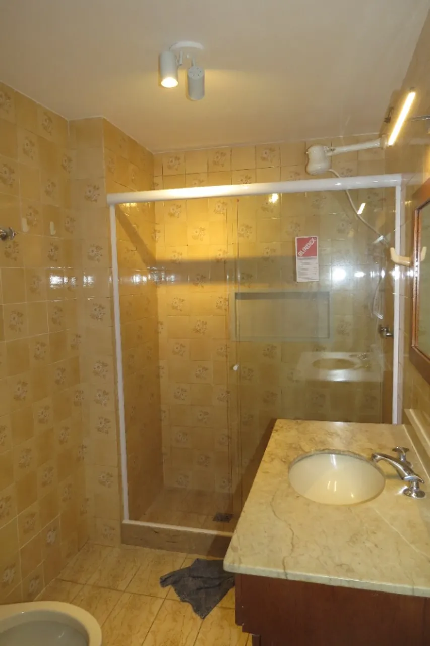 2-bedroom apartment with a mountain view — photo 9