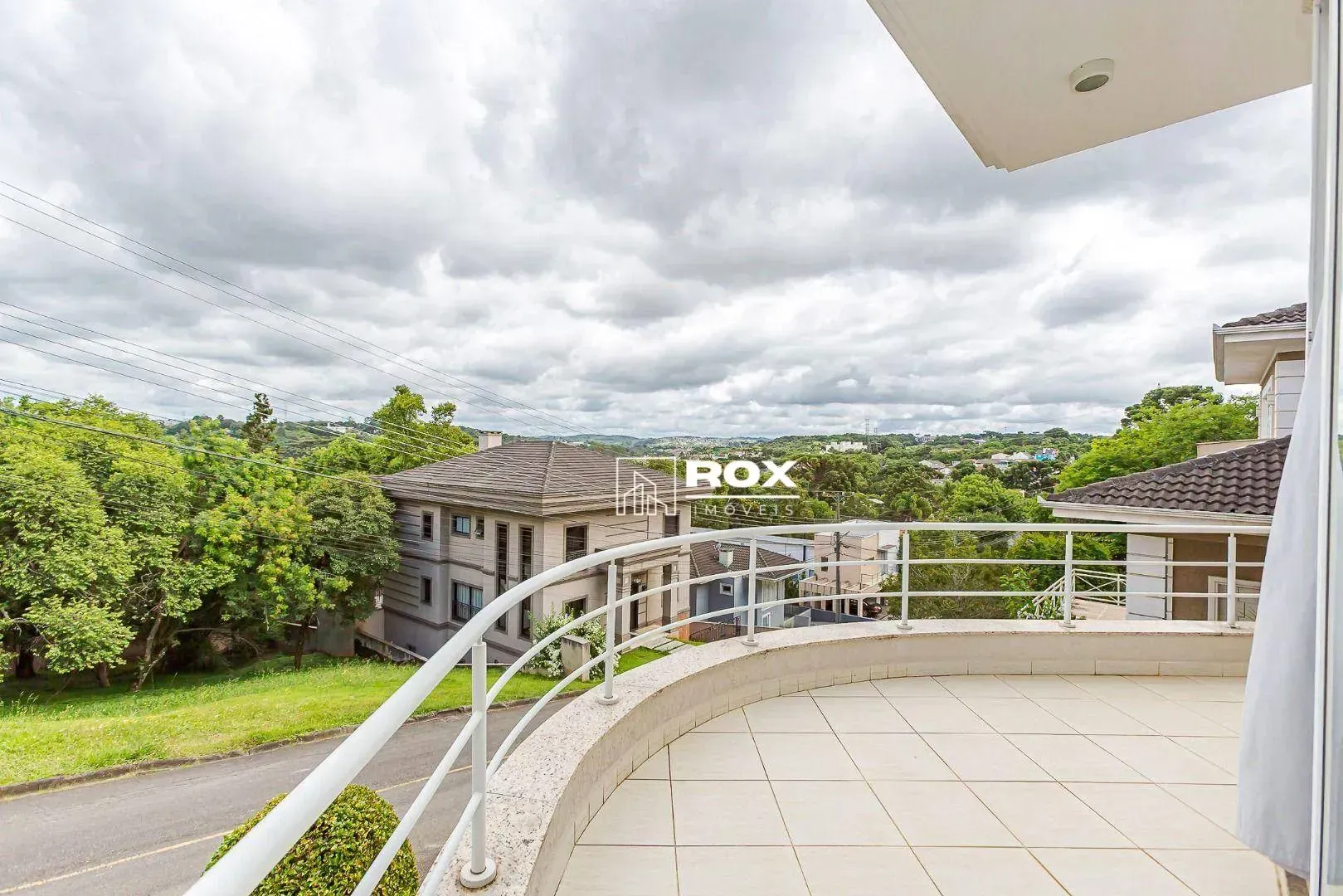 Unfurnished 598 m² house with 6 parking spaces — photo 6