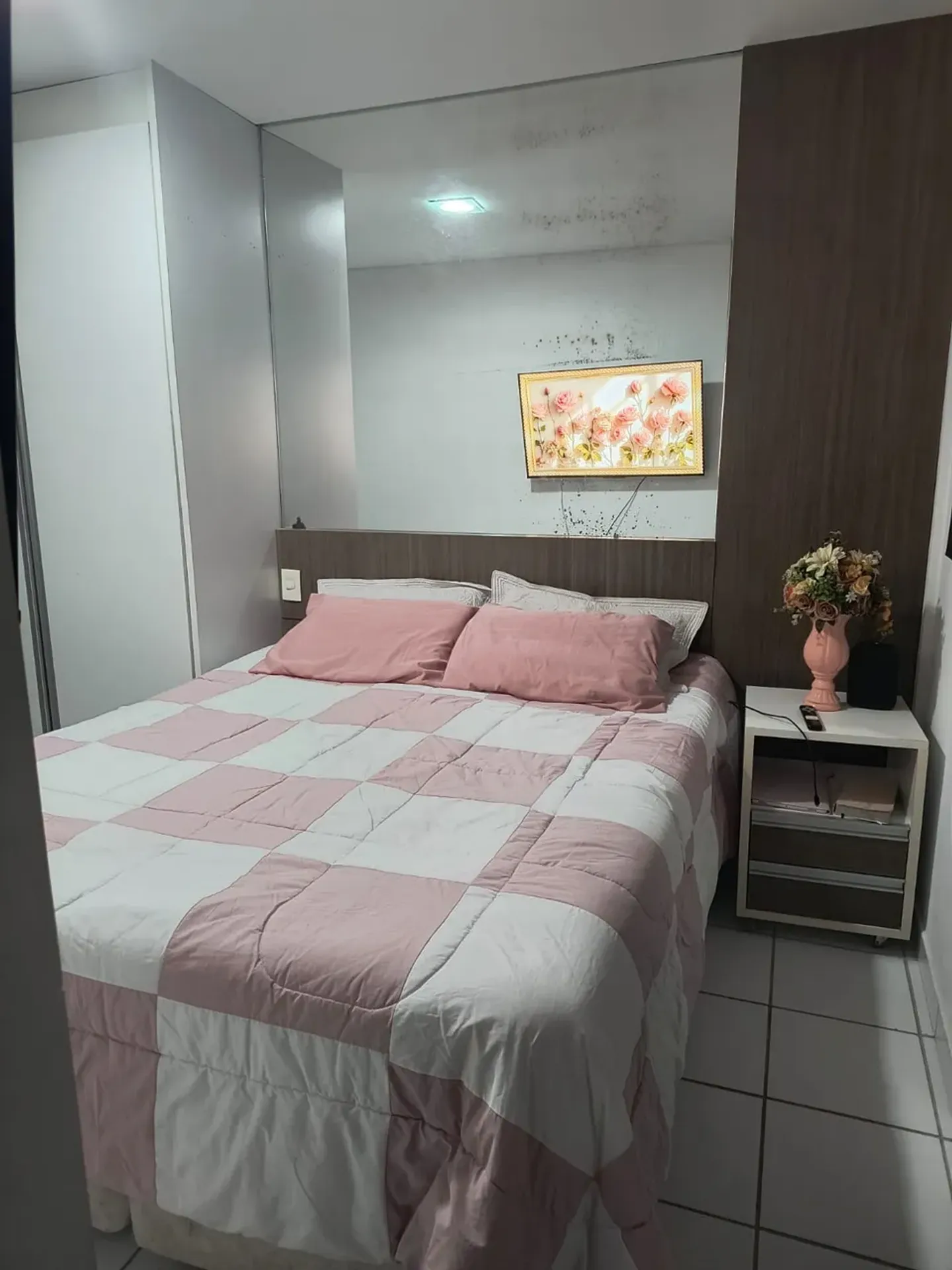 2-bedroom apartment in a building with a coworking space