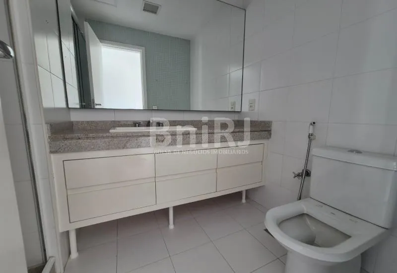 Apartment with 4 bedrooms and a glass balcony — photo 22