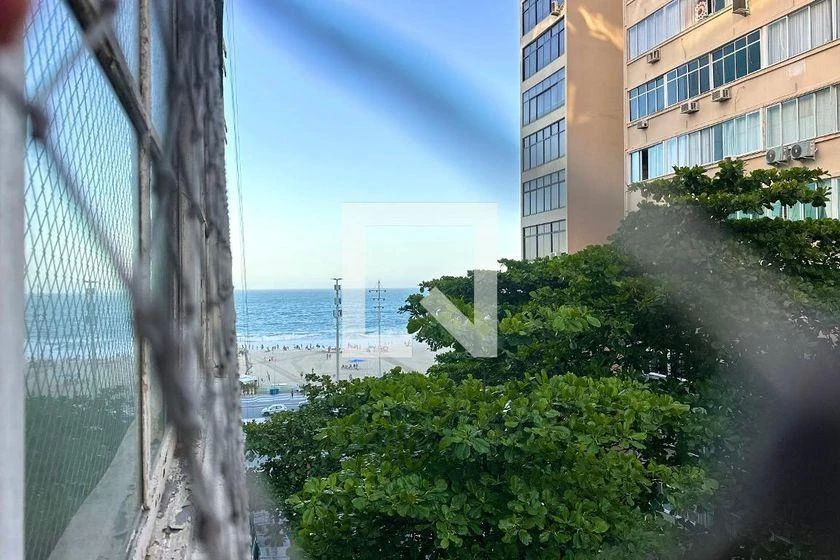 Glass-enclosed balcony in a 4-bedroom apartment, 403 m² — photo 17