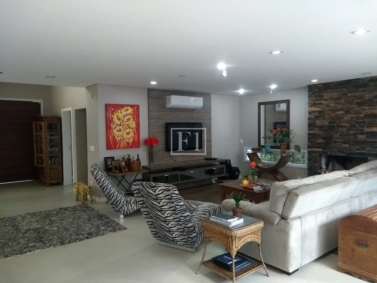 5-bedroom house with floor-to-ceiling windows
