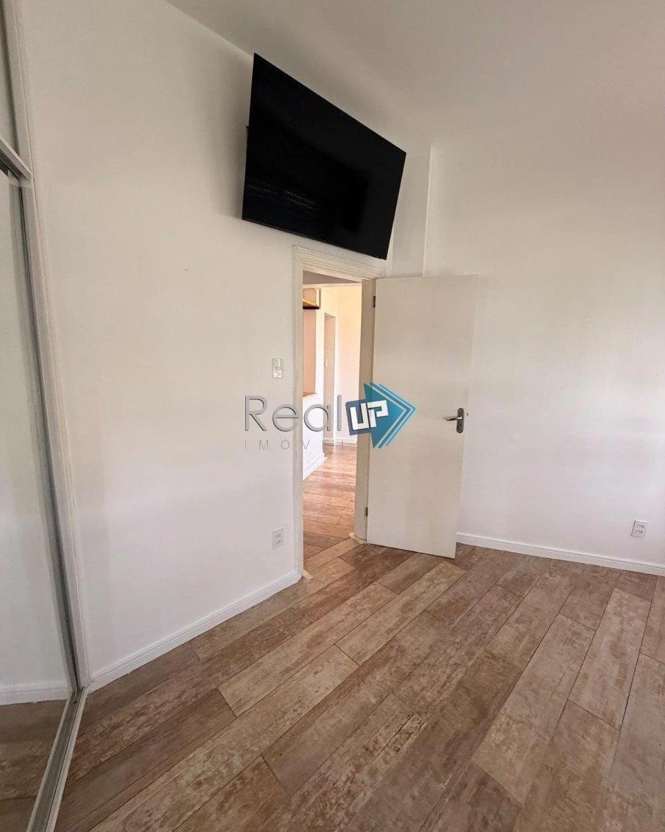 Apartment, 52 m², with floor-to-ceiling windows — photo 40