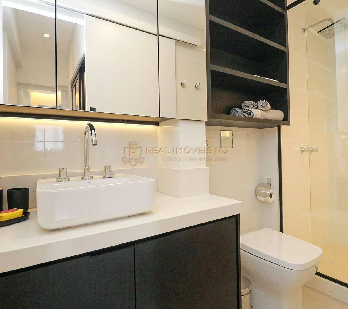 Furnished 1-bedroom apartment with city views — photo 23