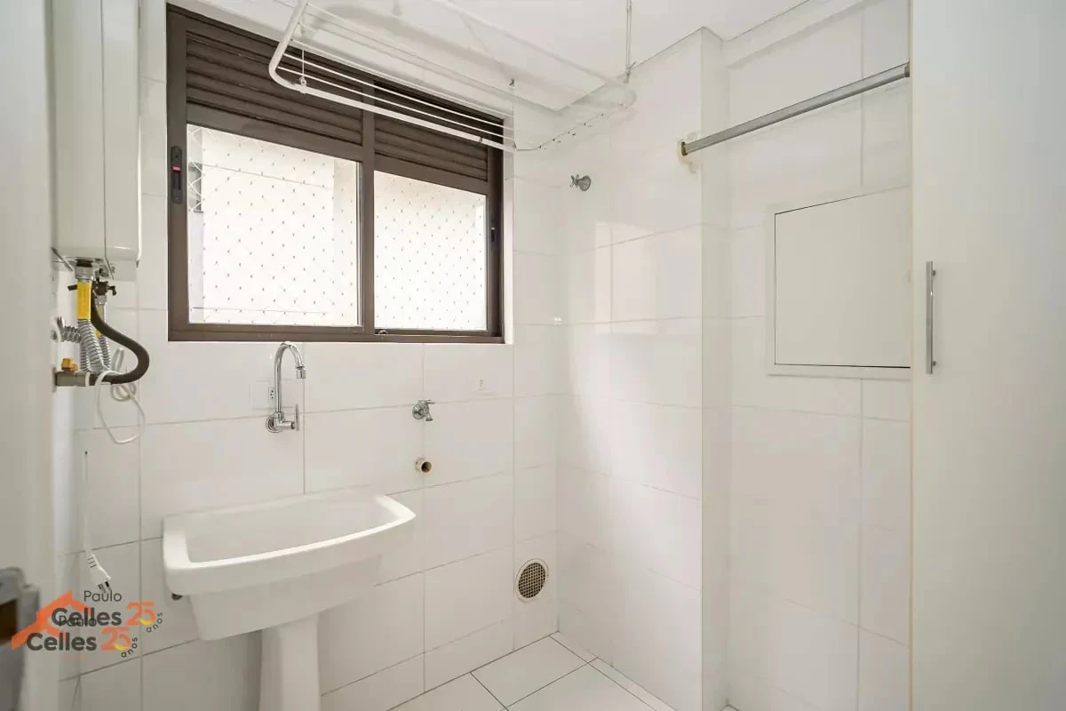 3-bedroom apartment with a grill on the balcony in Curitiba — photo 5